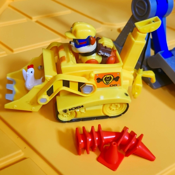 Paw Patrol RubbleTraining Center with 3 figures; Chichaletta & Mayor Humdinger - Picture 3 of 17